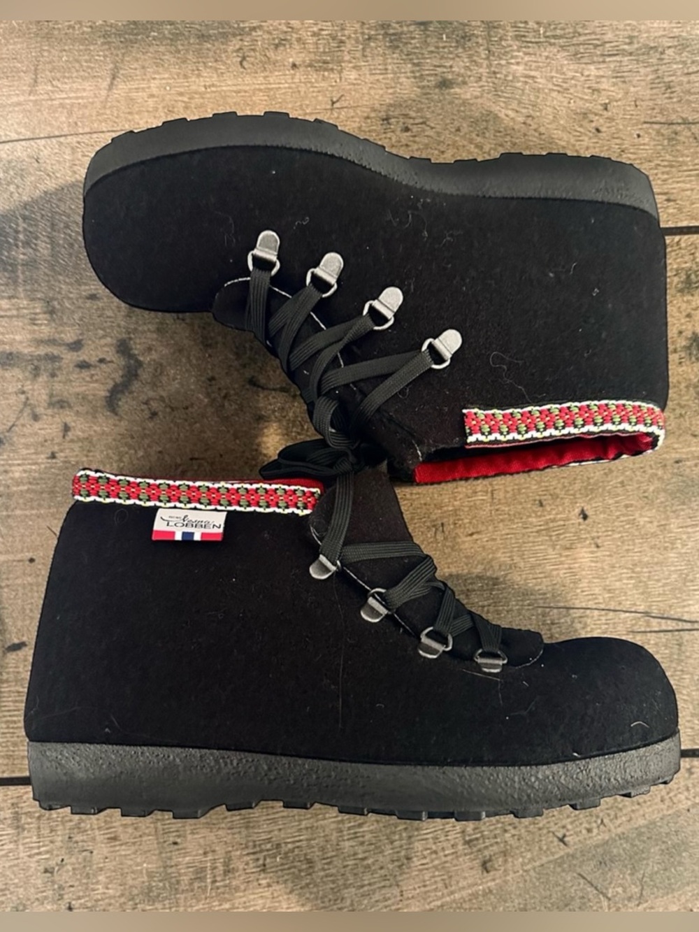 LOBBEN Norwegian Wool After Ski Boots in Black
